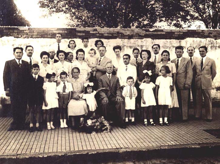 Foto Fam�lia Rodrigues 08121944.jpg (145848 bytes)